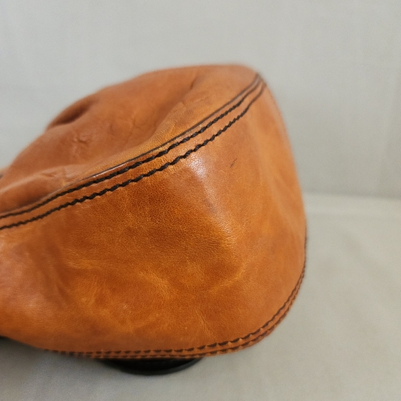 ✨️FENDI "B" Shoulder Bag - Picture 11 of 16